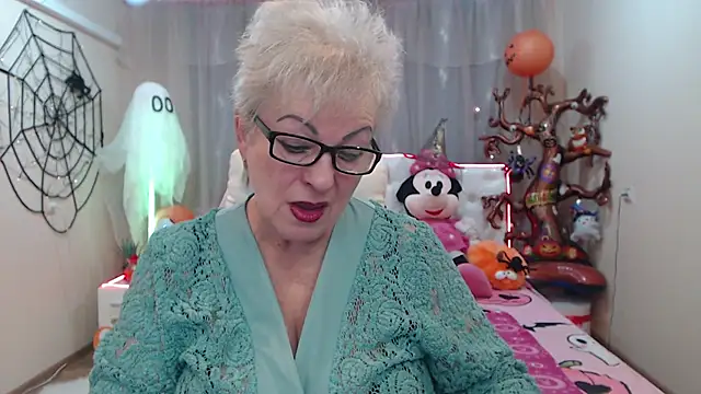 KayleSmoll online show from November 1, 2025, 7:27 pm