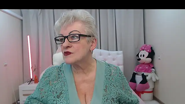 Snapshot of KayleSmoll chatting on April 21, 2026, 7:06 pm KayleSmoll online show from April 21, 2026, 7:06 pm
