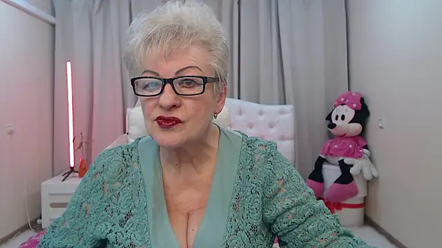 Snapshot of KayleSmoll chatting on April 24, 2026, 6:43 pm KayleSmoll online show from April 24, 2026, 6:43 pm