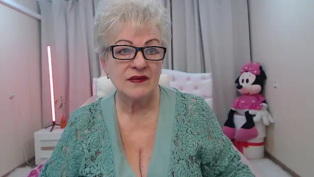 Snapshot of KayleSmoll chatting on May 1, 2026, 6:34 pm KayleSmoll online show from May 1, 2026, 6:34 pm