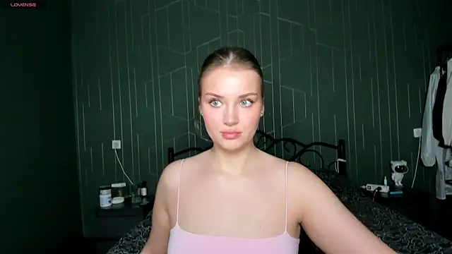 Snapshot of DeniRicchii chatting on December 3, 2025, 5:48 am DeniRicchii online show from December 3, 2025, 5:48 am