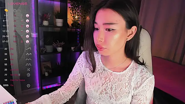 Snapshot of sensualily chatting on September 14, 2025, 4:28 pm sensualily online show from September 14, 2025, 4:28 pm