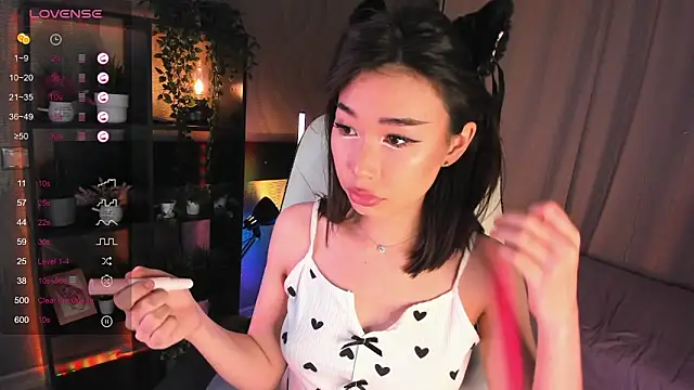 sensualily online show from November 14, 2025, 3:33 pm