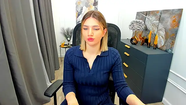 SelenaeMoore online show from March 26, 2026, 3:45 am