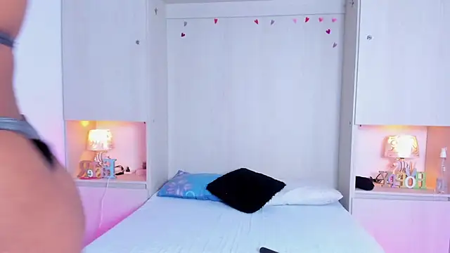 KendallRosse1 online show from December 18, 2025, 12:44 pm