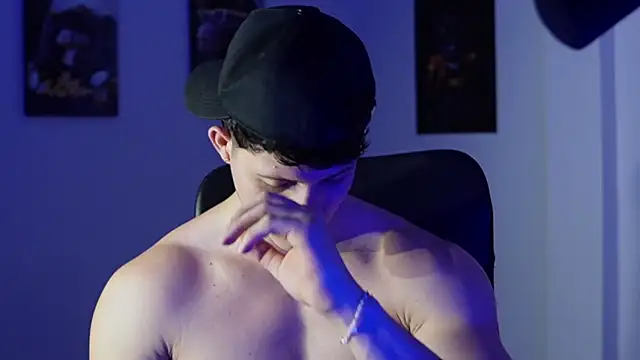 Hazzan Velez online show from December 1, 2025, 6:13 pm