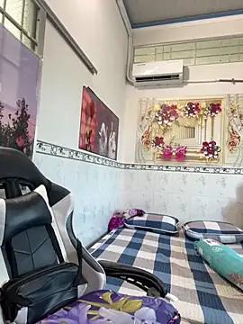 Snapshot of NDith chatting on April 10, 2026, 9:14 am NDith online show from April 10, 2026, 9:14 am