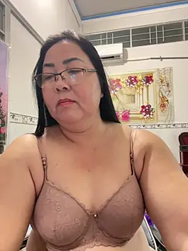 Snapshot of NDith chatting on April 15, 2026, 10:55 am NDith online show from April 15, 2026, 10:55 am