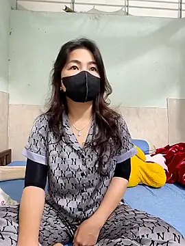 Snapshot of lyna_bl chatting on March 7, 2026, 10:51 pm lyna bl online show from March 7, 2026, 10:51 pm