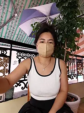 Snapshot of lyna_bl chatting on April 13, 2026, 12:27 am lyna bl online show from April 13, 2026, 12:27 am