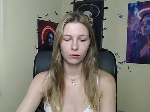 Snapshot of StrangerGi chatting on June 23, 2026, 6:22 am StrangerGi online show from June 23, 2026, 6:22 am