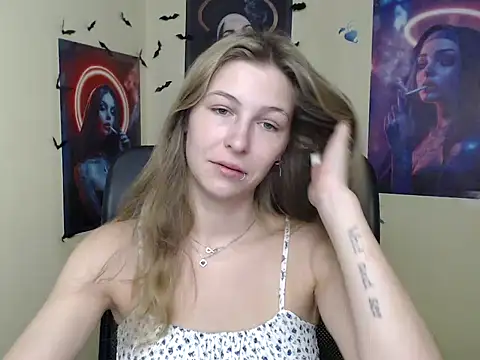 Snapshot of StrangerGi chatting on July 2, 2026, 6:19 am StrangerGi online show from July 2, 2026, 6:19 am