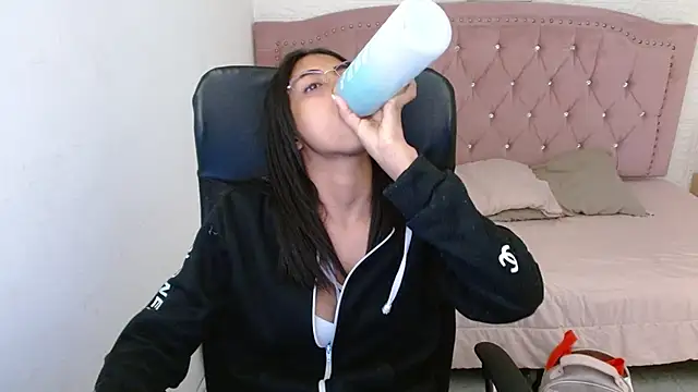 shaneelle online show from February 20, 2025, 6:06 am