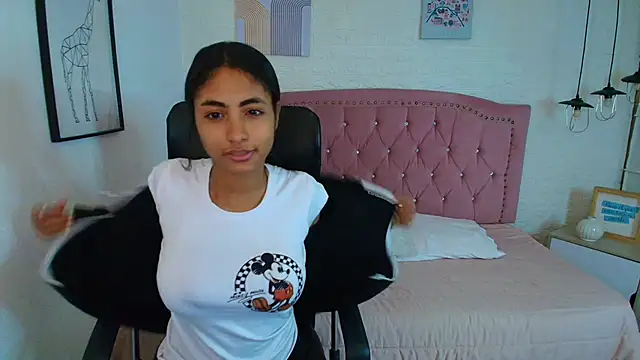 shaneelle online show from November 24, 2025, 3:06 am