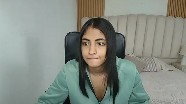 shaneelle online show from April 14, 2026, 3:12 am