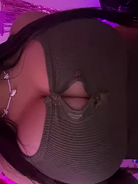 izanmiller2001 online show from February 22, 2026, 11:14 pm