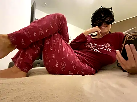 Marilou1983 online show from November 10, 2025, 4:28 pm