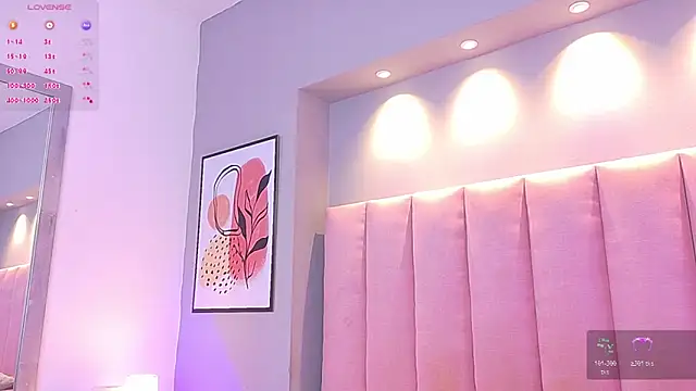 KeilyRoss online show from October 25, 2025, 8:36 pm