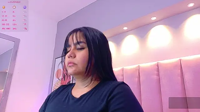 KeilyRoss online show from December 17, 2025, 8:48 pm