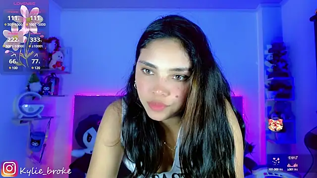 Snapshot of Kylie_brokee chatting on January 14, 2025, 12:11 am Kylie brokee online show from January 14, 2025, 12:11 am