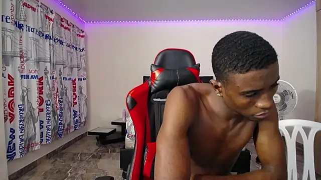 Snapshot of Couplex_sexx chatting on October 28, 2025, 6:06 am Couplex sexx online show from October 28, 2025, 6:06 am