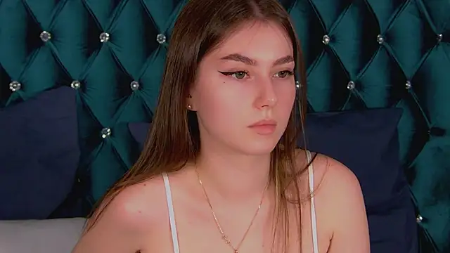 AliceMoreno online show from September 12, 2025, 5:02 pm