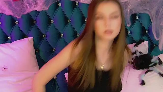 AliceMoreno online show from October 28, 2025, 5:04 pm