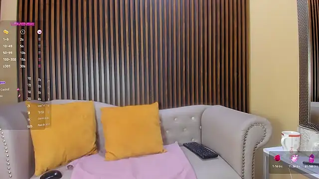 Nahiajhonson  online show from February 12, 2025, 4:11 pm