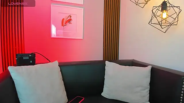 Nahiajhonson  online show from March 28, 2026, 12:27 pm