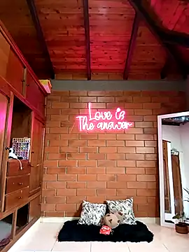 SamaraJay1 online show from March 18, 2025, 12:14 pm