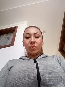 coral smitth online show from April 10, 2026, 5:39 pm