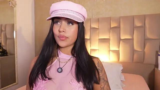 EmmaTorres  online show from November 22, 2025, 8:30 pm