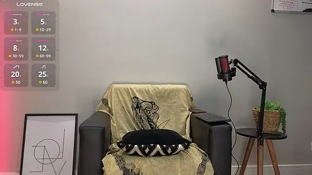 Brownfitbabyy online show from February 18, 2025, 10:14 pm