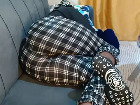 leslysexygirl online show from September 17, 2025, 5:25 pm