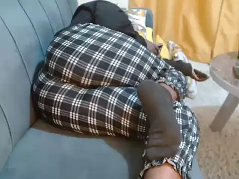 leslysexygirl online show from November 18, 2025, 7:02 am