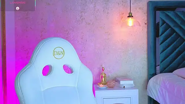 AlessiaLondon online show from November 23, 2025, 2:55 am