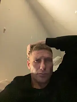 aaronmc311840 online show from September 18, 2025, 3:52 am