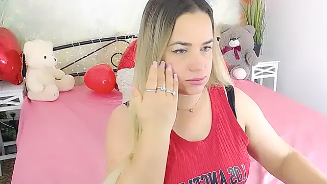 Snapshot of MilenaMiler_X chatting on February 14, 2025, 12:30 am MilenaMiler X online show from February 14, 2025, 12:30 am