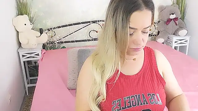 Snapshot of MilenaMiler_X chatting on February 27, 2025, 12:10 am MilenaMiler X online show from February 27, 2025, 12:10 am