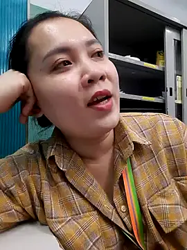 Benlla2802 online show from December 15, 2024, 5:31 pm