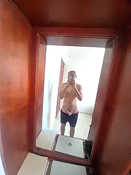 Snapshot of Juan2323hot chatting on September 17, 2025, 1:57 pm Juan2323hot online show from September 17, 2025, 1:57 pm