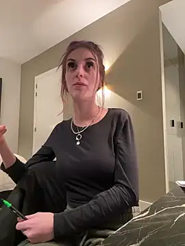 indie-rayne online show from February 12, 2025, 8:50 pm