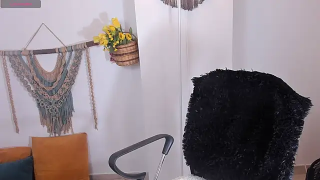 Snapshot of anaruiz_ chatting on September 17, 2025, 9:27 pm anaruiz online show from September 17, 2025, 9:27 pm