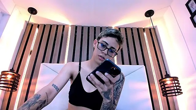 Cutie Shy  online show from February 4, 2026, 5:52 pm