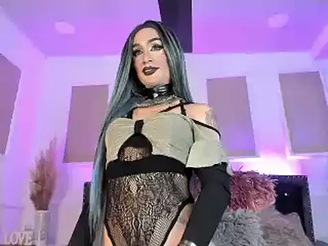 queen satin online show from December 28, 2024, 12:13 pm