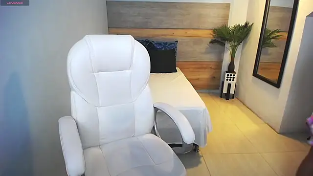 liseth fox online show from February 28, 2025, 2:09 am