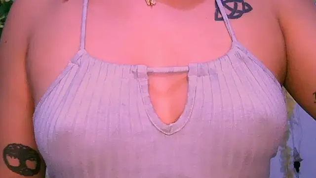 Snapshot of Crysrus chatting on February 1, 2026, 1:15 am Crysrus online show from February 1, 2026, 1:15 am