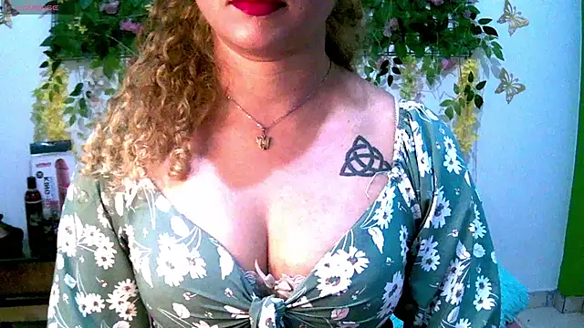 Snapshot of Crysrus chatting on February 19, 2026, 1:34 am Crysrus online show from February 19, 2026, 1:34 am