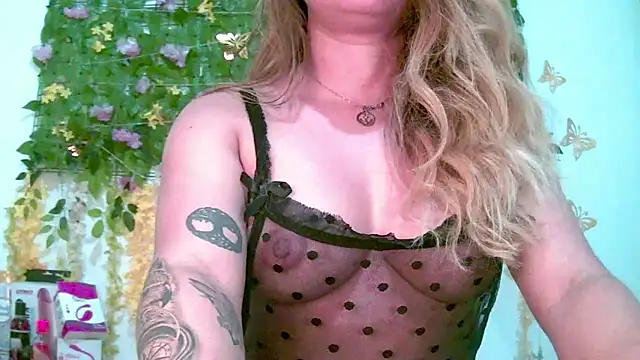 Crysrus online show from April 8, 2026, 11:48 pm