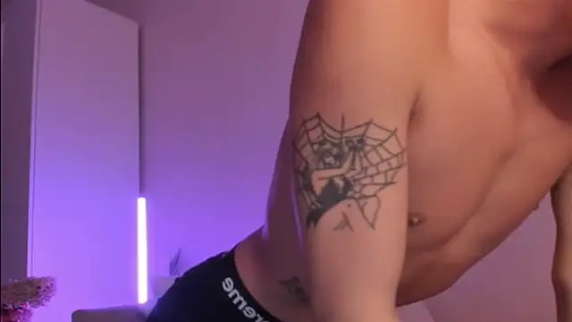 agelandreww online show from October 24, 2025, 4:03 pm